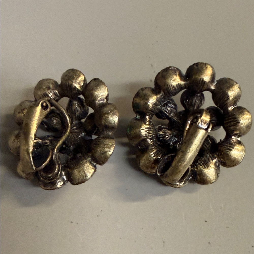 Vintage Avon Domed Clip On Earrings With Multicolored Stones Jewelry - Picture 4 of 13